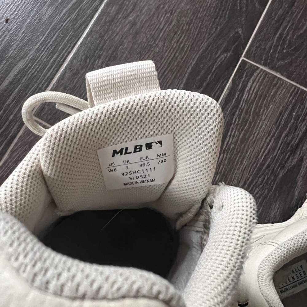 Sneaker - Picture 6 of 6